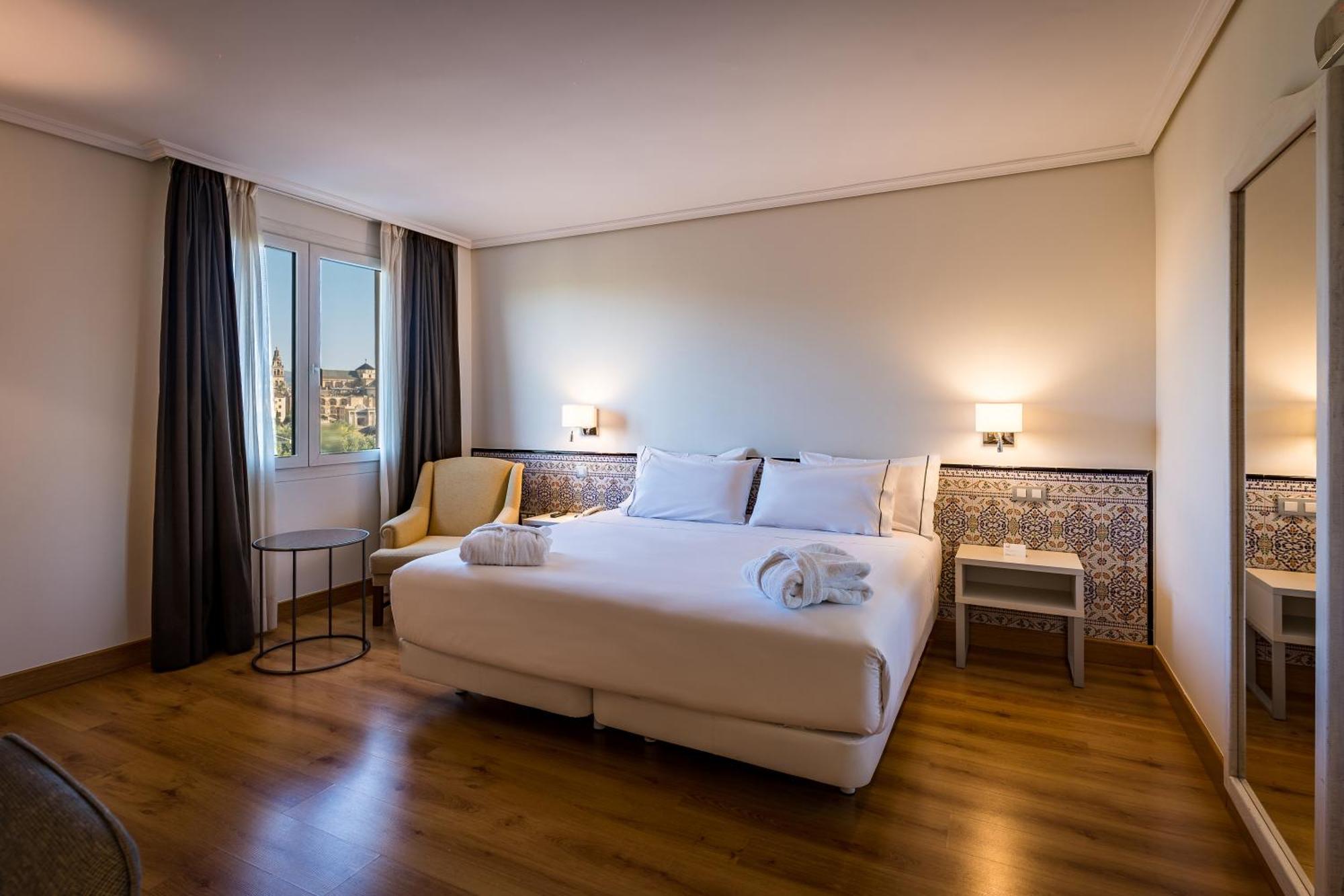 Hesperia Cordoba Hotel Bagian luar foto