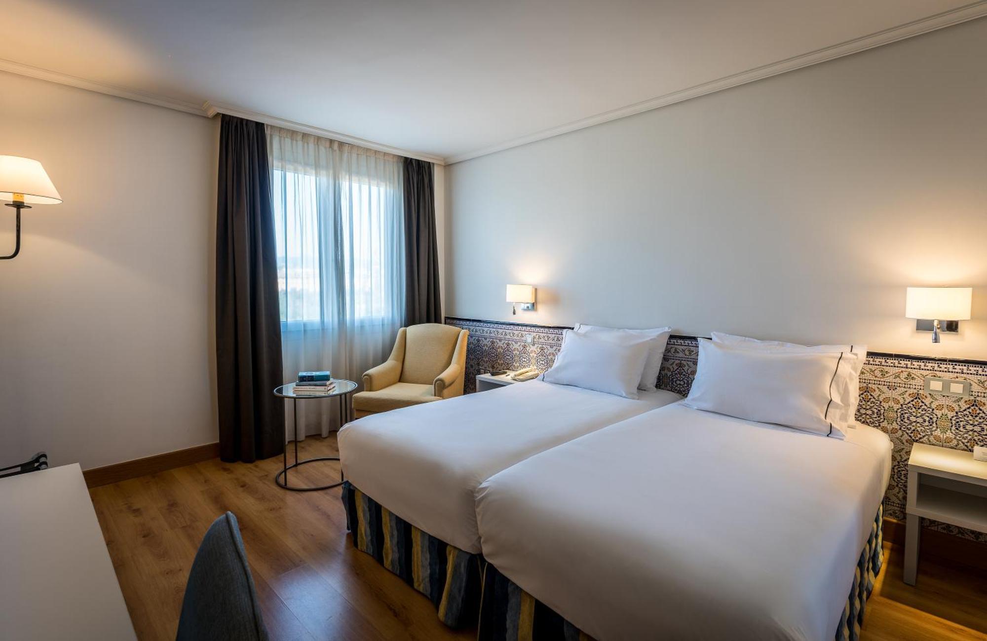 Hesperia Cordoba Hotel Bagian luar foto