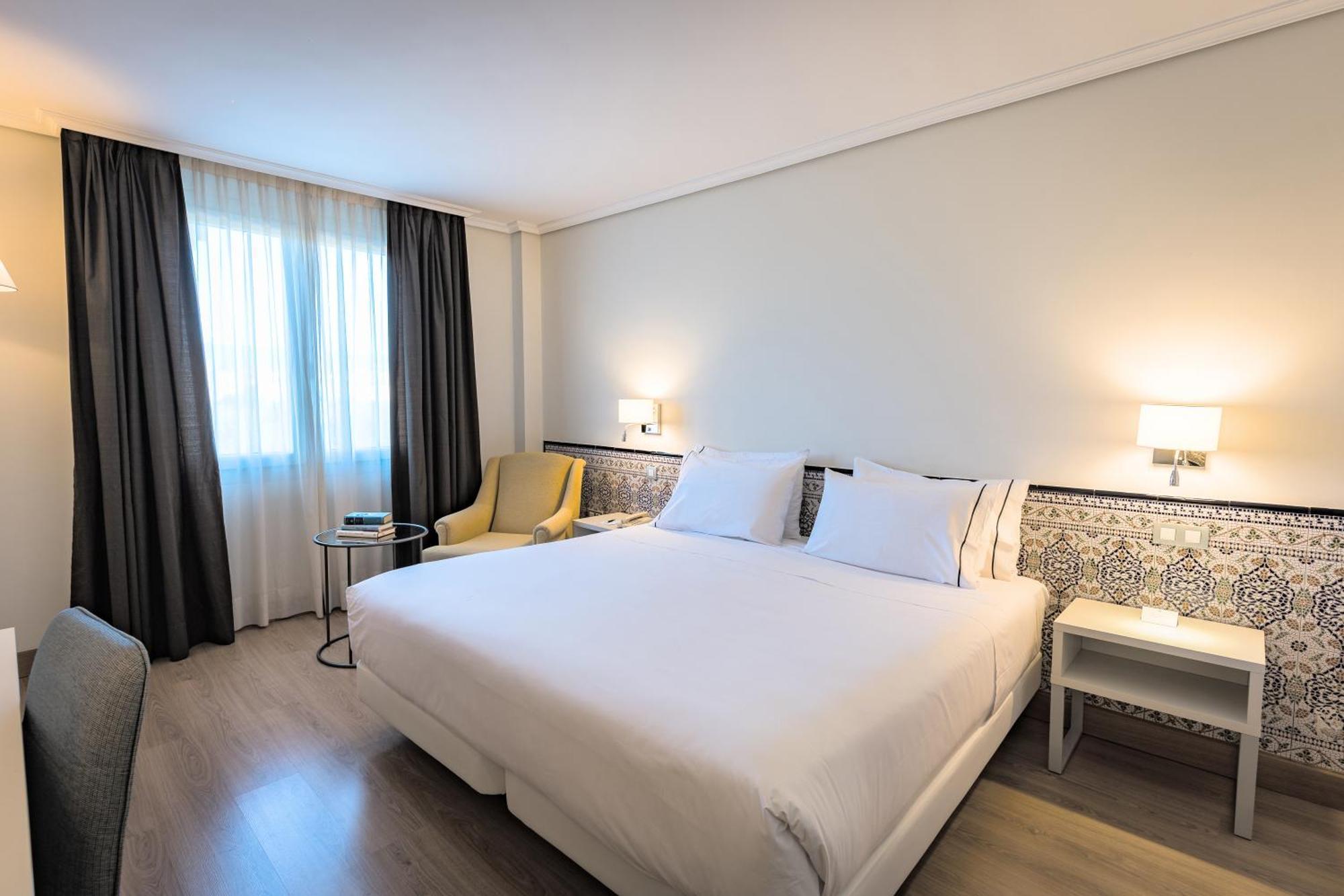 Hesperia Cordoba Hotel Bagian luar foto